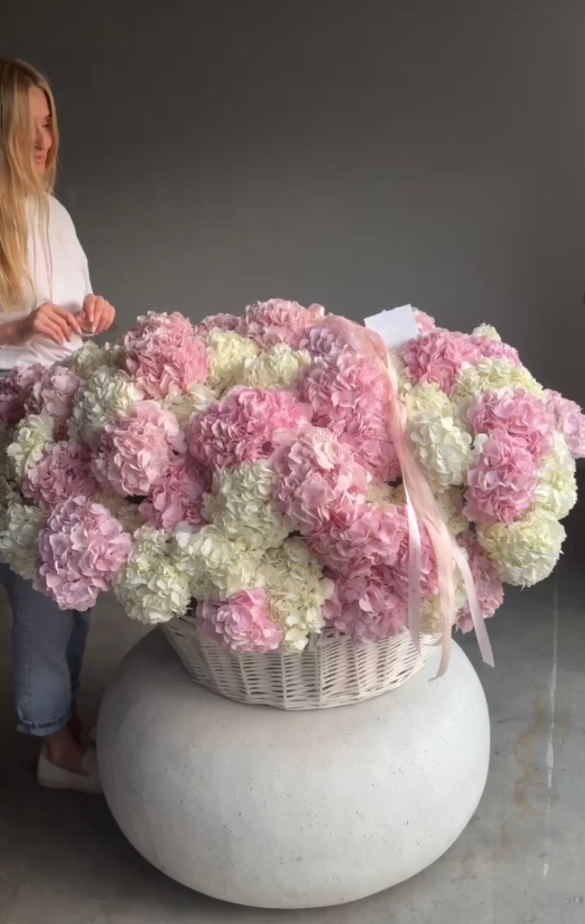 White&Pink cloud basket