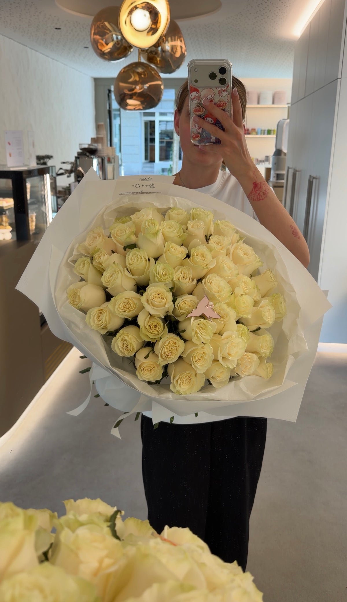 
                  
                    Mono white roses
                  
                