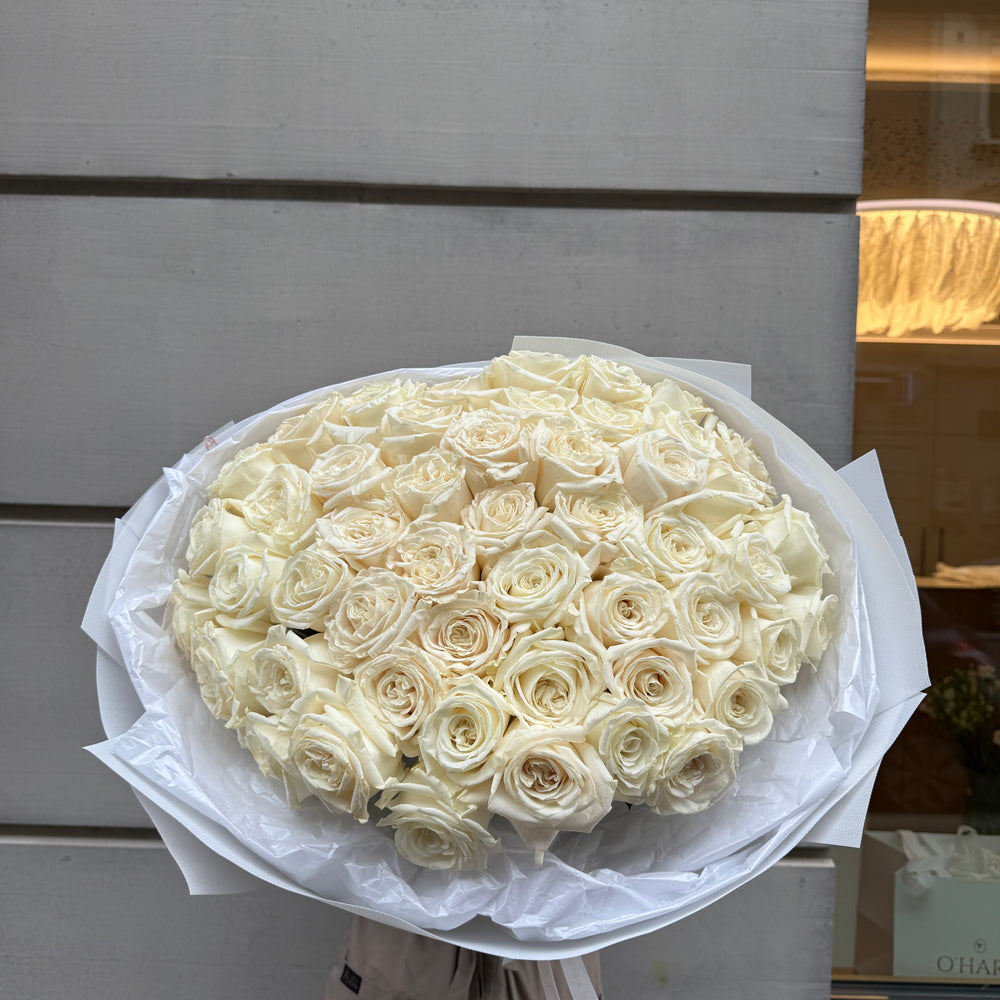 
                  
                    Mono weiße Rosen
                  
                