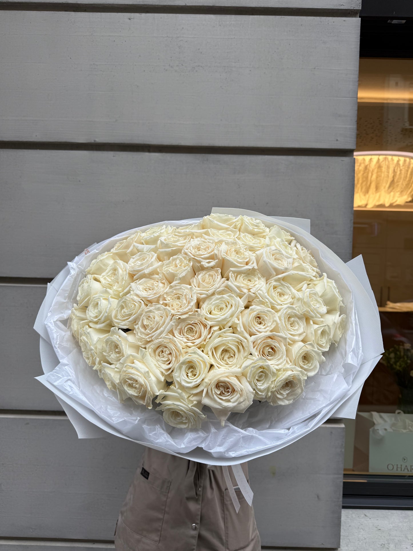 
                  
                    Mono weiße Rosen
                  
                